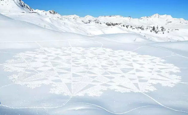 除了二维雪地图案,他还有3d作品.