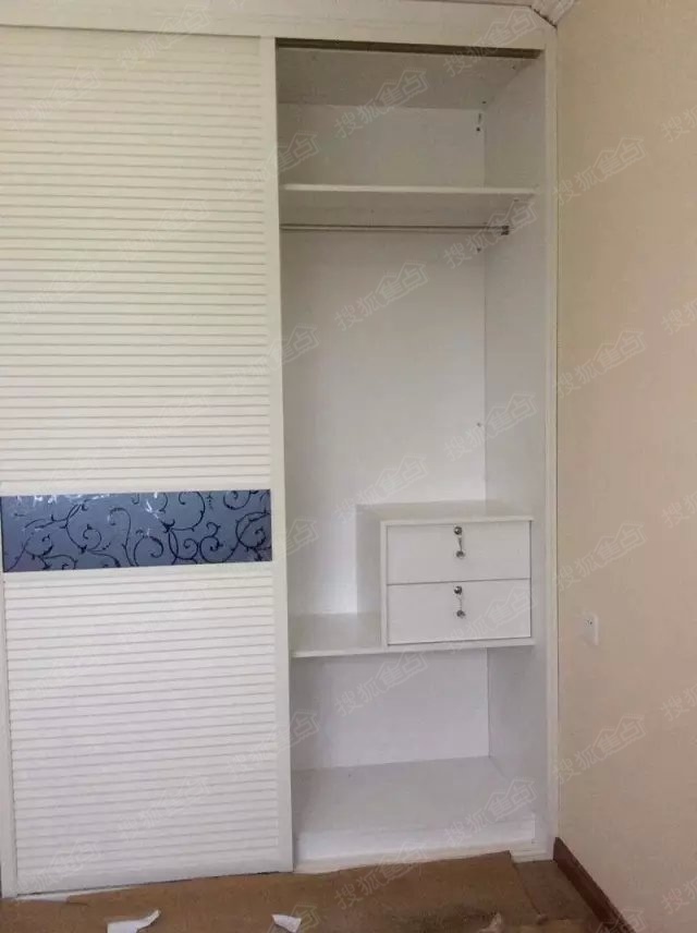 2.2米推拉门衣柜内部结构