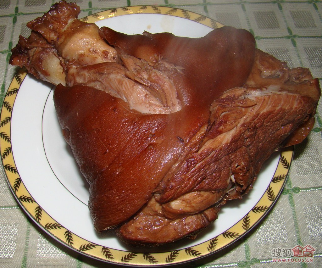 肥而不腻,入口即化,香气四溢的大肘子出锅