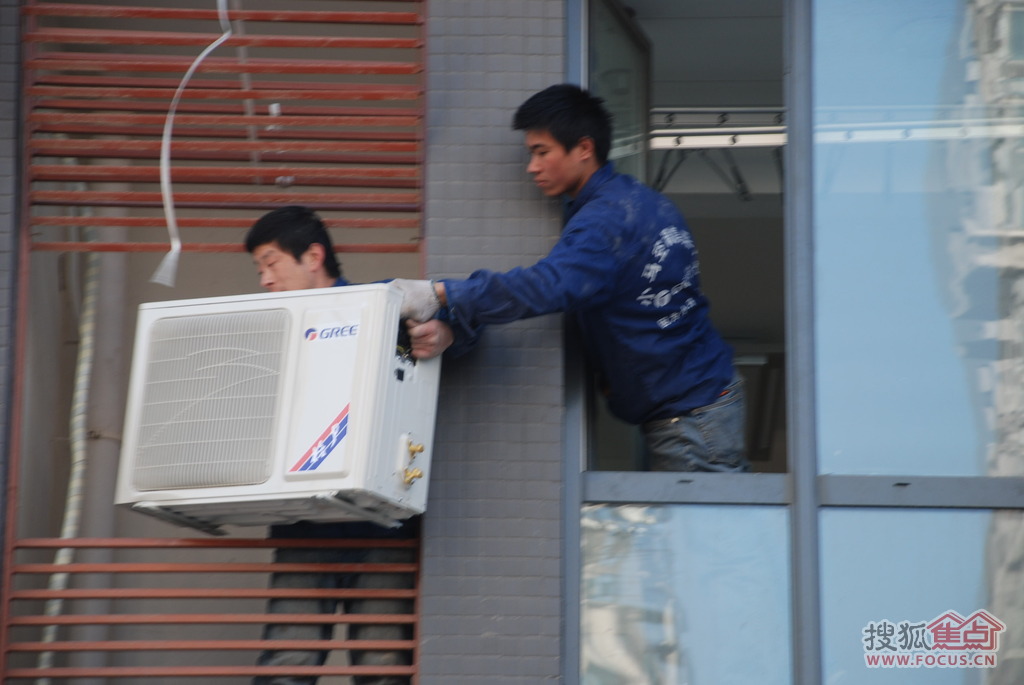 图:说说咱们小区的空调安装,各位邻居一定要注意!