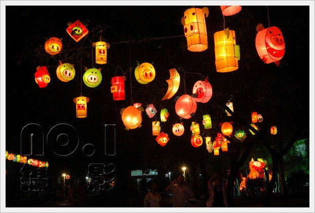 中秋佳节闹花灯;; 中秋节快乐!