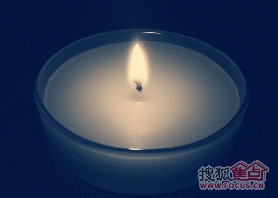 样本邻居们,来点一只蜡烛,为逝者祈祷,在天堂里成为她