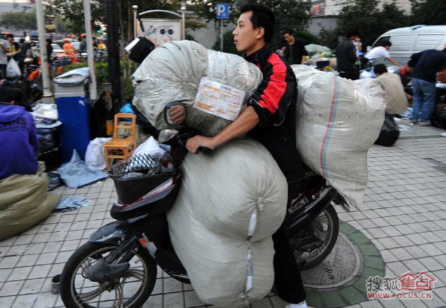 顺风快递单号_深圳顺风快递员收入(2)