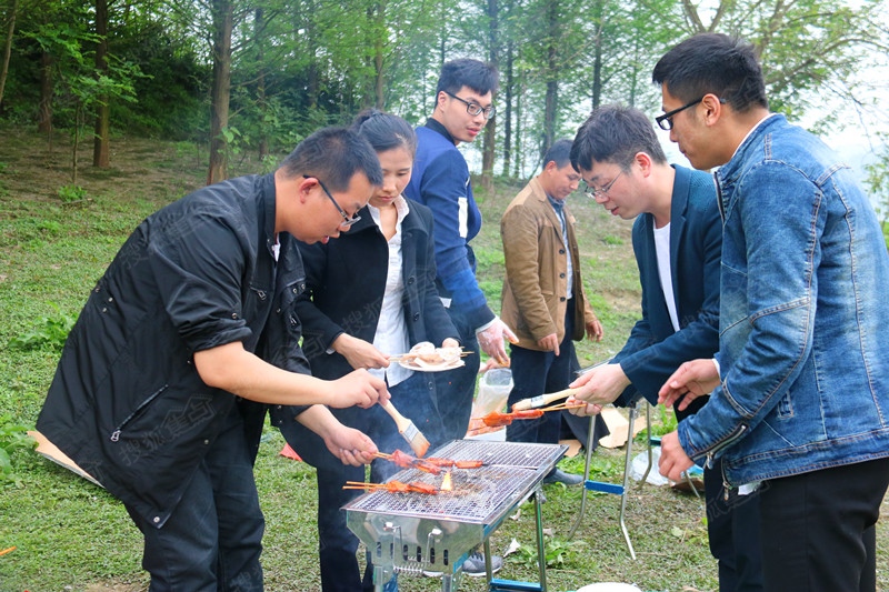 团队建设——北新御龙湾首次户外烧烤活动