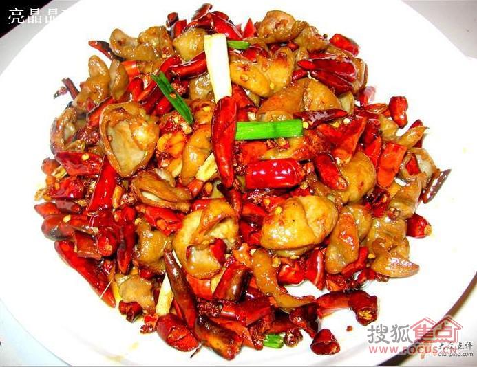 辣子肥肠 辣子肥肠的特点是外焦里嫩,麻辣可口.