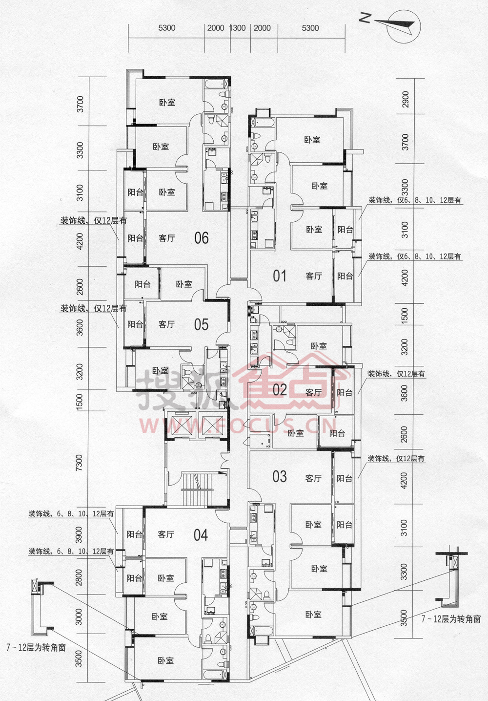 地铁线路: 地铁4号线(奥林匹克中心-冲尾,已部分开通)地铁7号线(番禺新客站-萝岗,2013年开通) 主干道路: 南沙港快线、华南快速干线、京珠高速公路 公交线: 岛内交通主要依靠公共汽车,主要有大学城1、2、3、4号线,381 、382 、384 、385、 386 、387 、389 、390、86 、306 、310、 565