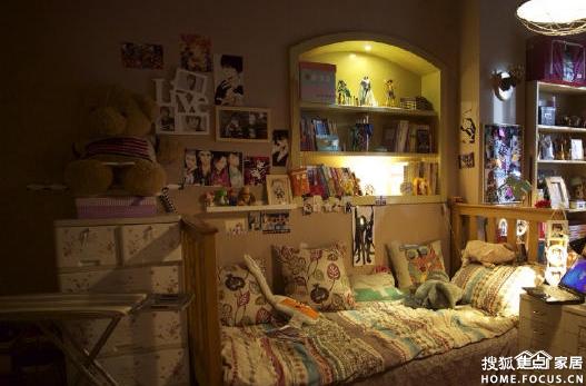 装饰房间的海报 b_380491740.jpg