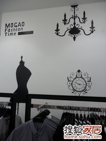 图:重庆墙绘,服装店墙绘,摩高服装专卖形象墙展示,岩色墙绘作品-重庆