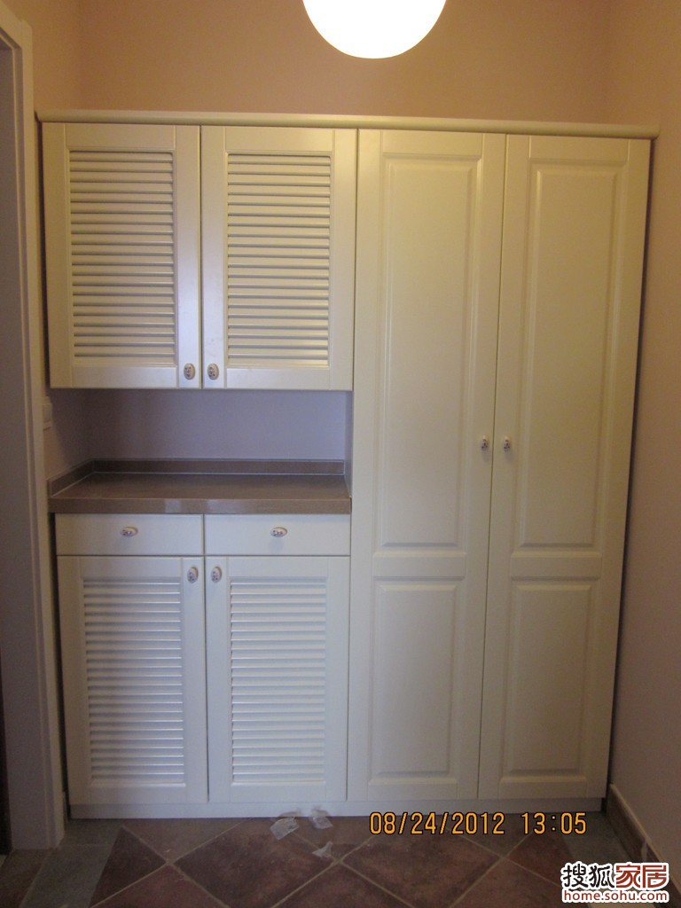 入户鞋柜带玻璃展示柜 b_71297984.jpg