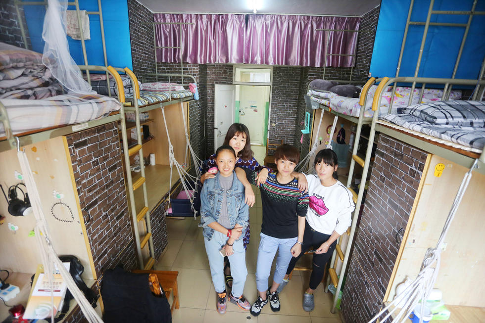 江西九江学院女学生装修复古宿舍