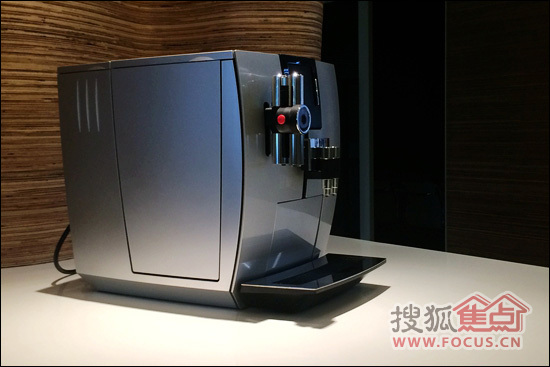 优瑞一键式咖啡机iIMPRESSA J9.3 侧面
