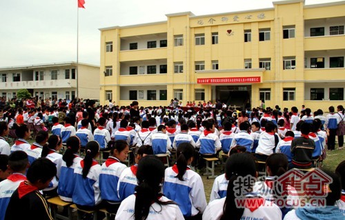 爱心满乡间小路 碧桂园百城公益进寿县九龙小学