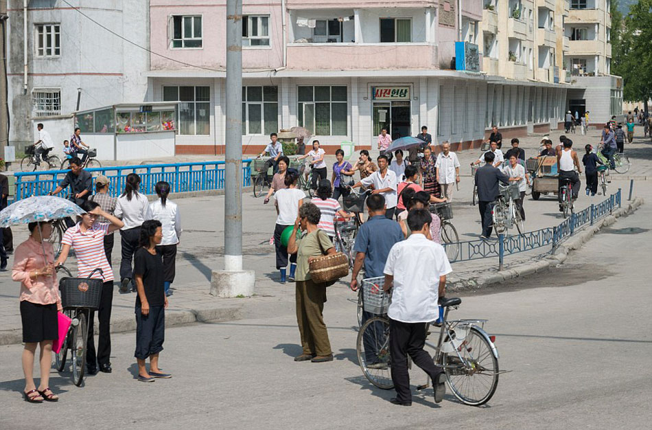 新加坡摄影师走进朝鲜拍市民其乐融融生活照