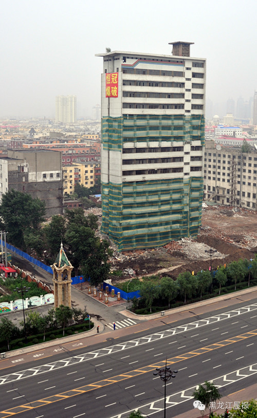 原黑龙江省电视台爆破拆除 2016年建市民大厦