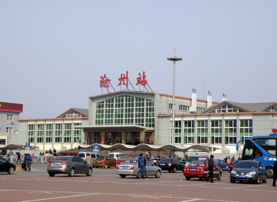 (5)沧州加强对火车站高铁西站等交通枢纽警力部署 (7月19日《新华网》