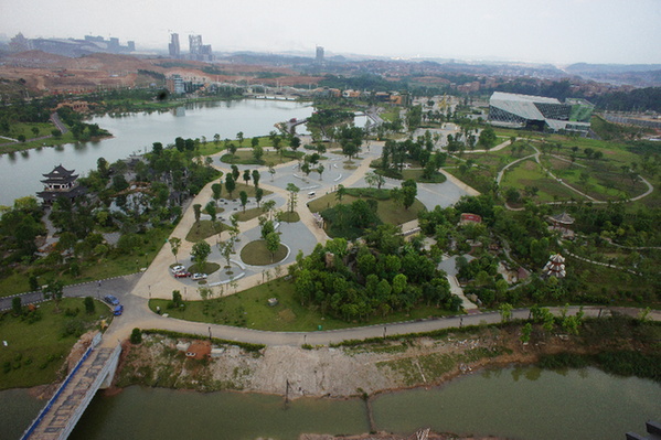 据了解,南宁市五象塔是2013年广西第三届园博会及五象湖公园的核心