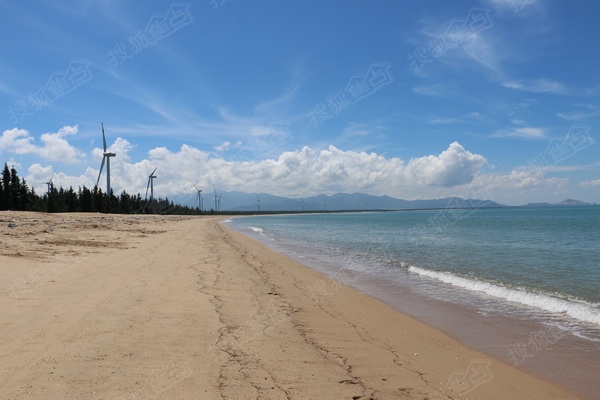 东方市壮美的风车海岸