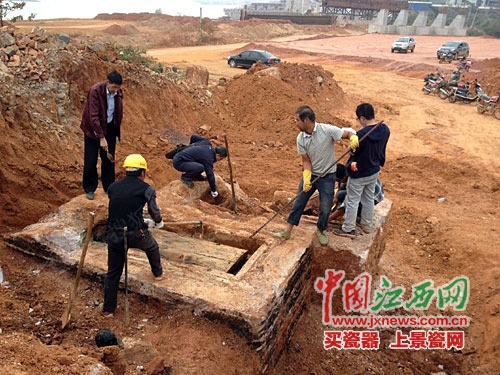 古墓挖掘现场