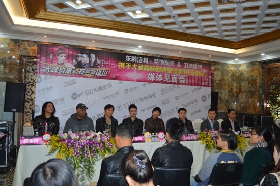 “台湾摇滚乐团“信乐团亲临团购签售会现场与云南消费者见面 “台湾摇滚乐团“信乐团亲临团购签售会现场与云南消费者见面