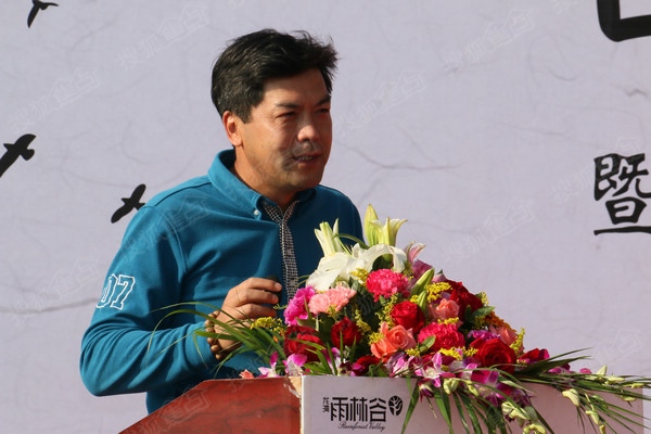 龙湾地产集团董事长兰春现场致辞