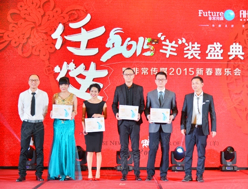 获得挂烫机的幸运员工 获得挂烫机的幸运员工