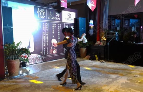 将时光带回那个灯红酒绿的夜上海,让嘉宾们感受到了韵