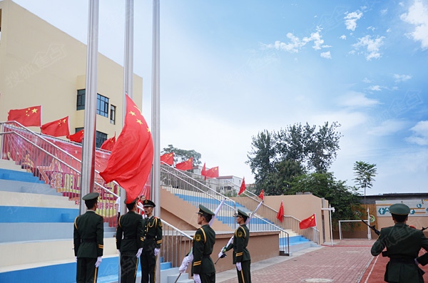 国旗冉冉升起