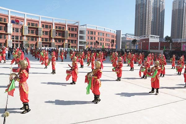 学校学生常山战鼓表演