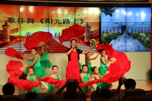 歌伴舞表演