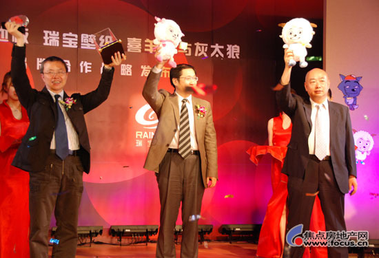 卢总，张总和郭总互赠礼物