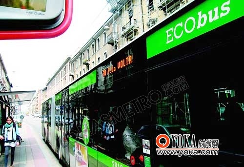 米兰市府推出的无污染Ecobus在全米兰到处跑，邀拥进米兰观展的数万人潮搭乘
