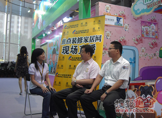 圣象市场经理王晓宇、瑞宝市场总监王茂乐接受采访