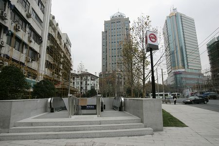 常熟路站