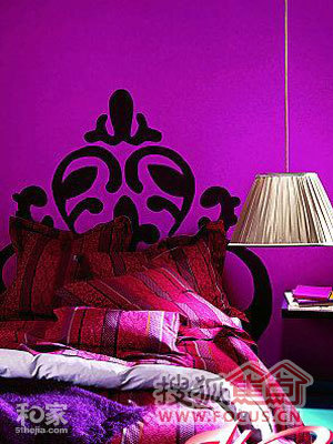  复古单人床+华美紫色条文床上用品