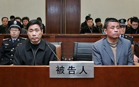 控方提出,仅以绿梅公寓为例,二人便采取了三种隐匿