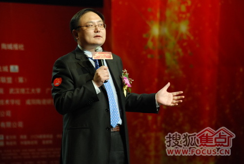 第一财经频道总策划、中国式市场传播理论倡导者罗振宇
