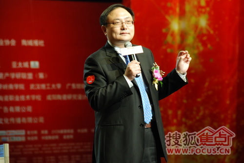 第一财经频道总策划、中国式市场传播理论倡导者罗振宇