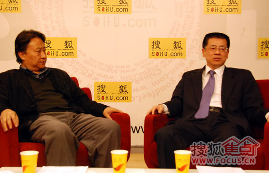 中国建筑材料流通协会副会长秦占学和美巢集团董事长张经甫 中国建筑材料流通协会副会长秦占学和美巢集团董事长张经甫