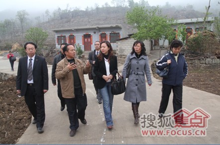 10,4月3日,在安顺地区的宁谷镇五官村和龙宫镇满寨村考察