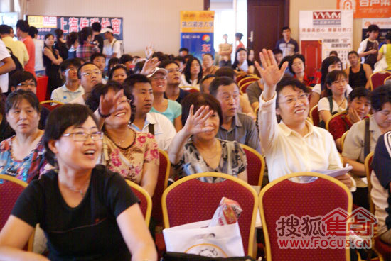 益圆木门"1元"拍卖活动时间现场火热气氛
