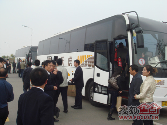 考察团抵达彰武 考察团抵达彰武