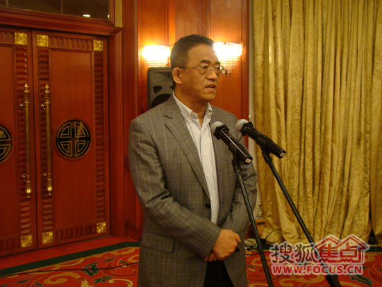 辽宁省经济和信息化委员会副主任蔺晓刚在酒会上讲话 辽宁省经济和信息化委员会副主任蔺晓刚在酒会上讲话