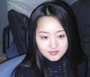 昔日玉女杨钰莹现身深圳气色佳 传已买房定居