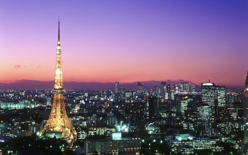 地震前，夜色中的东京塔
