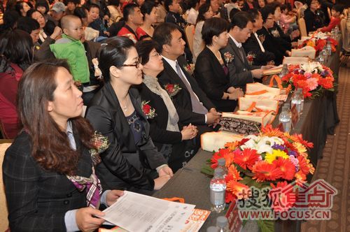 红黄蓝亲子嘉年华活动_大连怀特海幼儿园_大连早教基地亲子活动