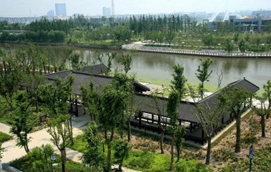 毗邻"金辉城"的串场河景观带
