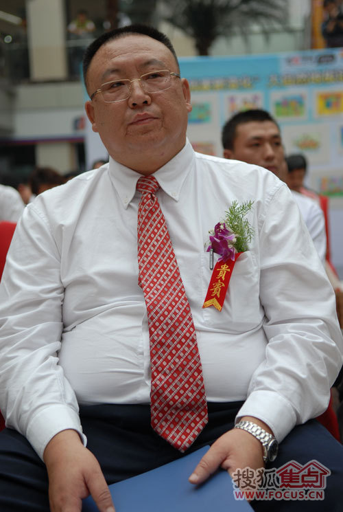 添加描述大自然德森堡木門運營中心總經理 楊偉明