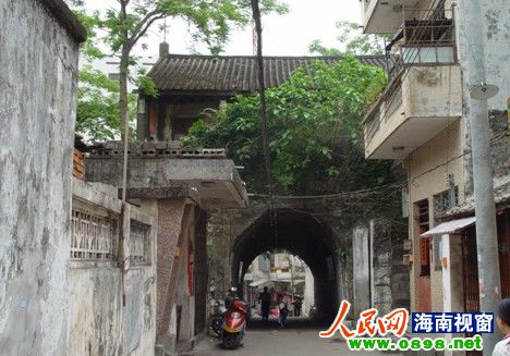 海南新房 新闻中心 本地新闻 正文   在海口市府城镇,有着一批年代