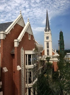 白色塔装建筑是小宋所在拍摄地点