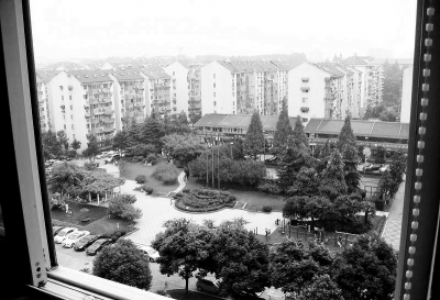 1997年仁恒的梅花山庄是当时楼市的标杆,也只卖3000元/m2左右